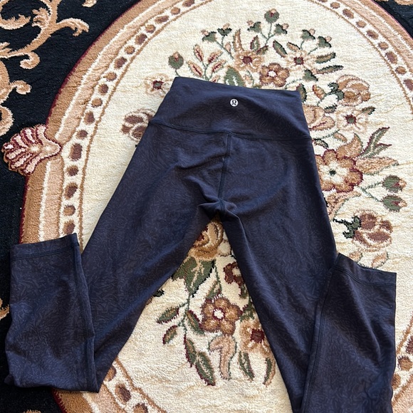Lululemon wundertrain size 2, 23” leggings - Picture 2 of 3